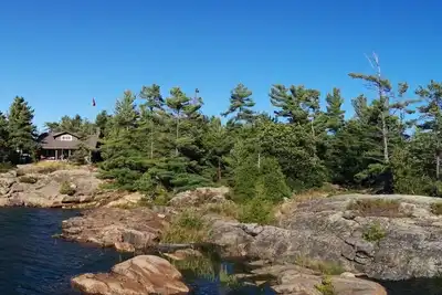 Image de Georgian Bay Private island, unique authentic log cabin