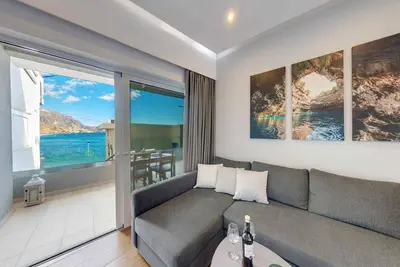Image de Relaxed Seaside Living, Tris Ekklisies - Sleeps 4
