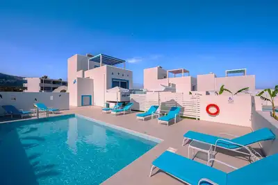 Image de Xenos Villa 5 avec piscine privée près de la mer