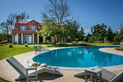 Image de Luxury 6 Bedroom Villa above Ai Helis Beach