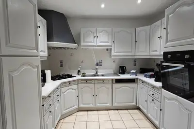 Image de Gîte 3 étoiles près du Mans avec bain nordique, 12 pers, 5 chambres, proche circuit 24h et nature
