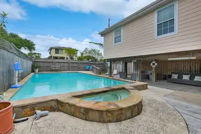 Image de Pool Hot Tub Great Location 3/2 up to 10 guests