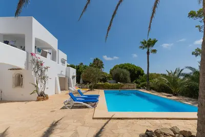 Image de Apartment for 4 people with communal pool, 170m from the beach