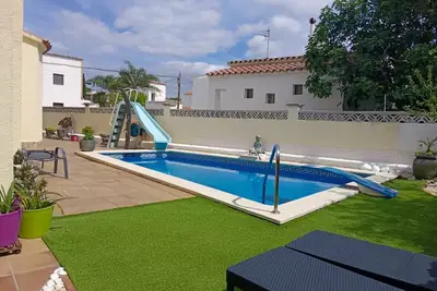 Image de House with pool close to the sea