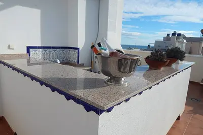 Image de 6 min walk to Mil Palmeras seafront, restaurants and bars, great for Padel