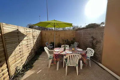 Image de Appartement T2 avec Jardin, Climatisation, Parking, et Proche Commerces (Animaux Acceptés)