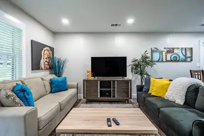 Image de Pleasant and Peaceful Home in Atlanta by Deity Villas