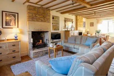 Swift Cottage, Blockley - sleeps 4 guests in 2 bedrooms