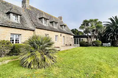 Image de Grande Villa en pierre - pieds dans l´eau - tout de suite la plage de sable