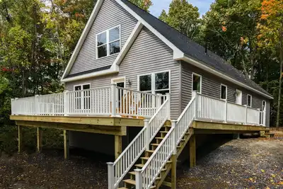 Image de Maple Cove Lakefront Home