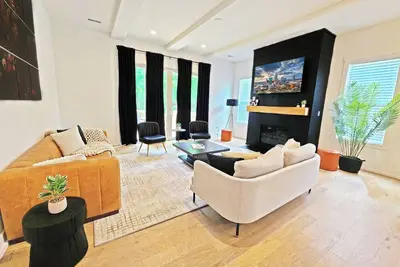 Image de Modern South End Home that  Sleeps 10 - Walk to Bars!