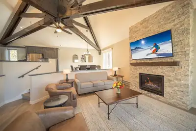 Image de Updated & Quiet w/Covered Deck/Views!