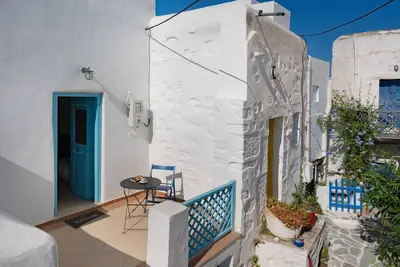 Image de Maison de vacances \"Karai Traditional House\" avec terrasse et balcon partagés.