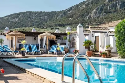 Villa 'Alter Real, Luxury Holiday Retreat' avec vue sur les montagnes, piscine partagée et Wi-Fi