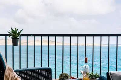 Image de Stunning Seaviews Prime Location Lovely Home