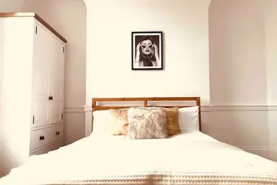 Image de Aston Henry James Cosy studio 15 mins walk to town centre Reading. . .