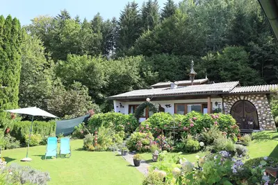 Image de Vacation home with lake view and private pool 2 minutes away from Lake Wörtherse