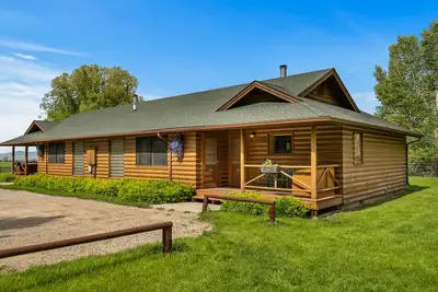 Image de The Mountainside Ii deluxe is a spacious log cabin 2 bed/2bath