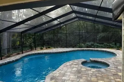 Gator Pool and Hot Tub House -1. 5 miles to Stadium
