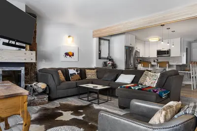 Image de Outpost: South Teton B - Close to Town!