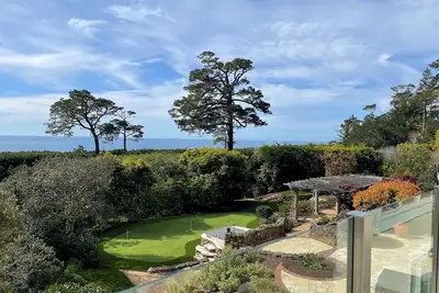Image de Tour de Elegance Ready! Gated Estate, Private Garage, Unmatched Views!