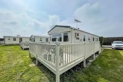 Image de Caravan with decking at Southview Holiday Park in Skegness ref 33005s