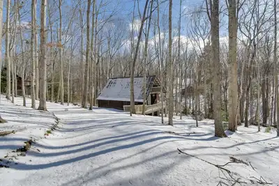 Image de 3 Mi to Cave Run Lake! Nature-Centric Family Cabin