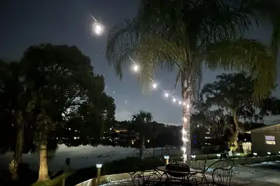 Image de Lake house getaway close to theme parks and beaches