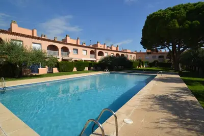 Belle maison de vacances pour 6 personnes avec Wifi, climatisation, piscine, Tv, terrasse et parking