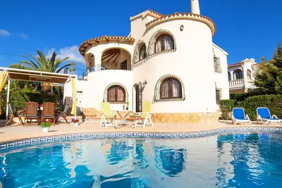 Image de Maison de vacances privée avec Wifi, piscine privée, Tv, patio, vue panoramique, parking