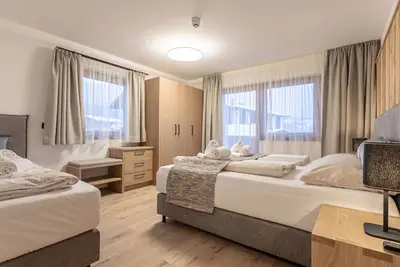 Image de Bel appartement avec bain Ă remous, Wifi, Tv, balcon, animaux admis et parking
