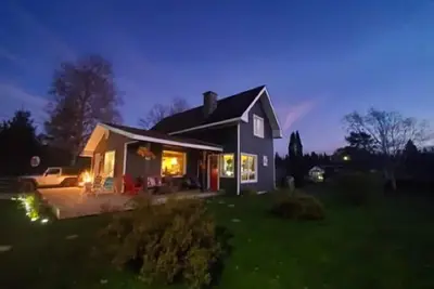 Image de Marina Bay House, Beautiful 4 Season Cottage with Amazing Bay  Views