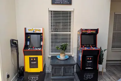 Image de Lakeside house with access to dunes, lakes, and the ocean!