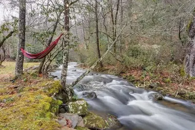 Image de Secluded Creekside Cabins with Hot Tubs - Perfect