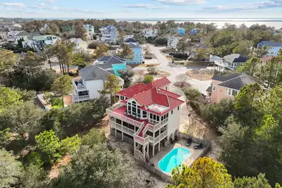 Image de Coastal estate with private pool, hot tub, game room, sand volleyball & tiki bar