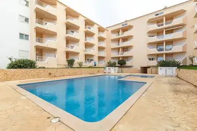 Appartement de vacances 'Amoreira' avec piscine partagée, jardin partagé et Wi-Fi.
