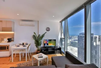 Image de ❤️Fifte09/InnerCBD/SkyHigh View/1Min To Station/Free(Pool/Gym/Tram)