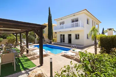 Nissi Adamite Villa - Walking to Nissi Beach
