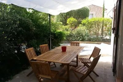 Image de Maison avec piscine à trente kilomètres de la plage.