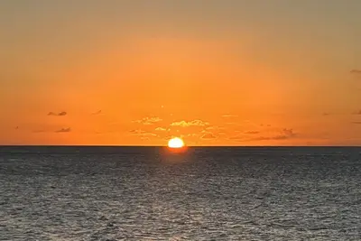 Image de Serenity by the Sea, ocean front condo with beautiful sunsets