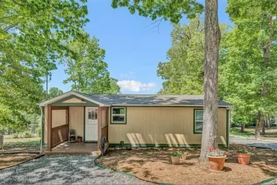 Image de Completely Renovated home located in Mitchell's Point Marina & Rv Park. Pet Friendly & Fire Pit!