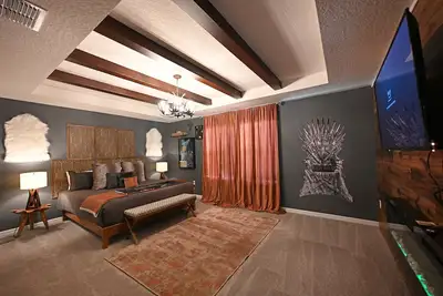 Image de 9Br Villa w Theme Rooms/Pool/Games/Conservative view@Solara