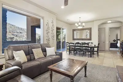 Image de Sierra Sky | Patio w\/ fireplace