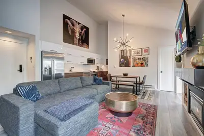 Image de Updated & Modern, Peaceful Setting, Shuttle