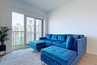 Image de Luxury 2bdr Private Condo in Lakeshore Toronto