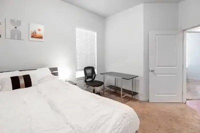 Image de Fully Furnished 2br Centrally Located near Dt