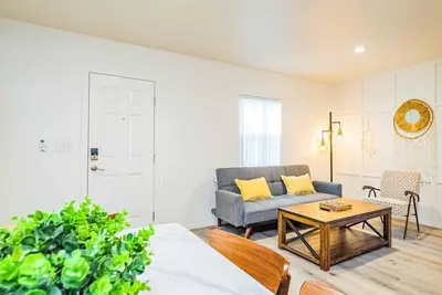 Image de Elegant Country Retreat with Serene Patio Haven