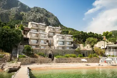 Image de Elegant beachfront villas with shared pool close to Nissaki