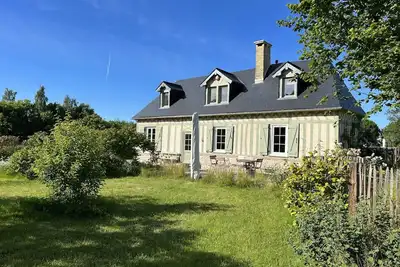 Image de Charmante et chaleureuse fermette normande restaurée au calme avec piscine