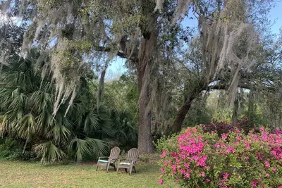 Image de Rocket & Nature Lovers! Vintage European Cottage in a lush Florida Setting